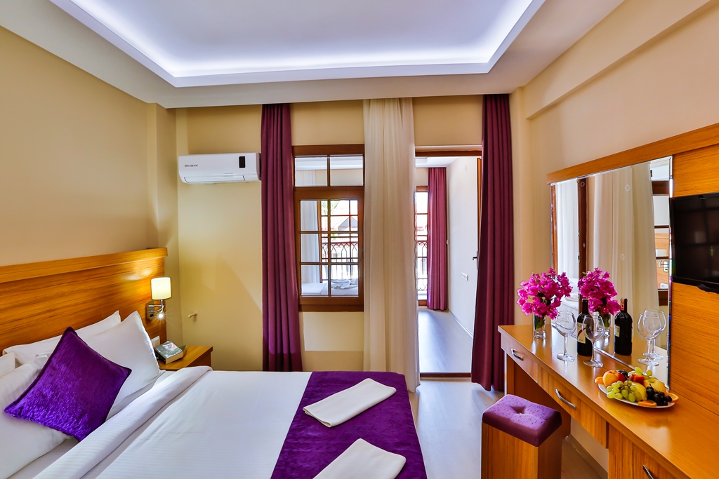 Golden Life Blue & Green Hotel
